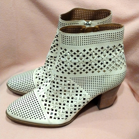 Franco Sarto Shoes - Franco Sarto Women's Ivory Damsel Perforated Laser Cut Ankle Booties Size 9.5